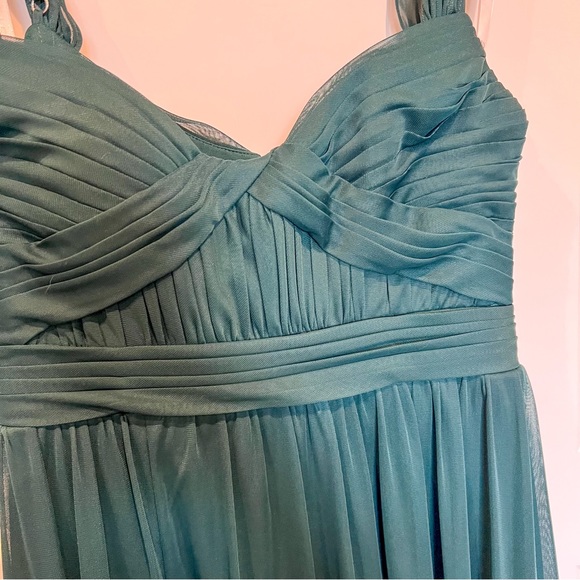 Azazie Reniya in Pine - Picture 7 of 9